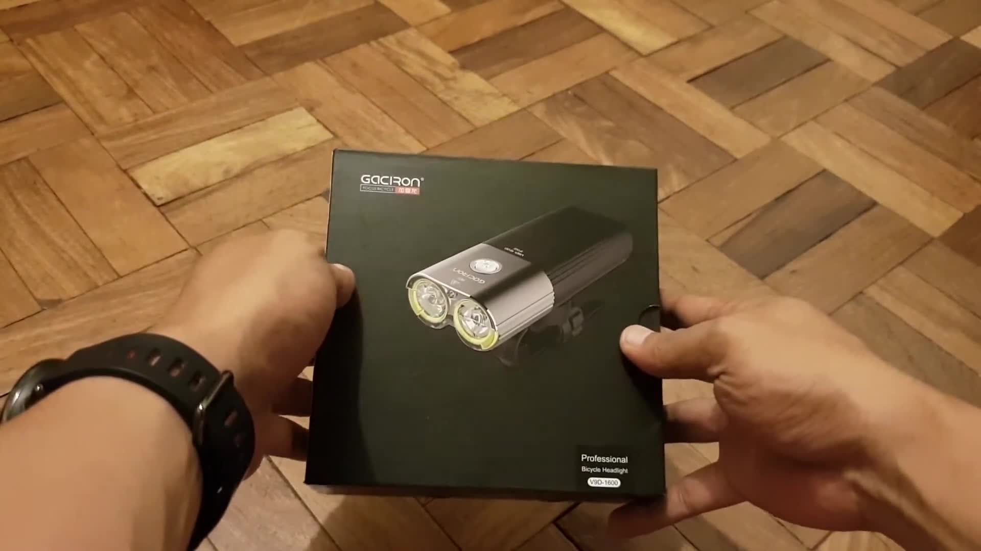 The Gaciron V9D 1600 bike light box