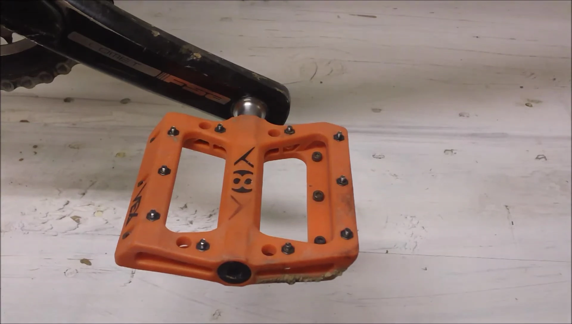Screenshot showing the claimed weight of the pedals