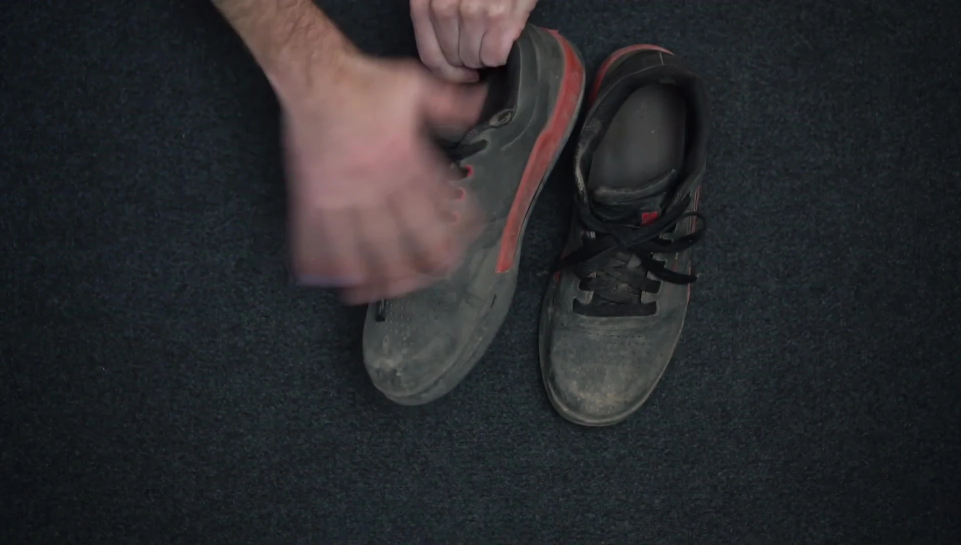 Image highlighting the synthetic upper material of the shoe.