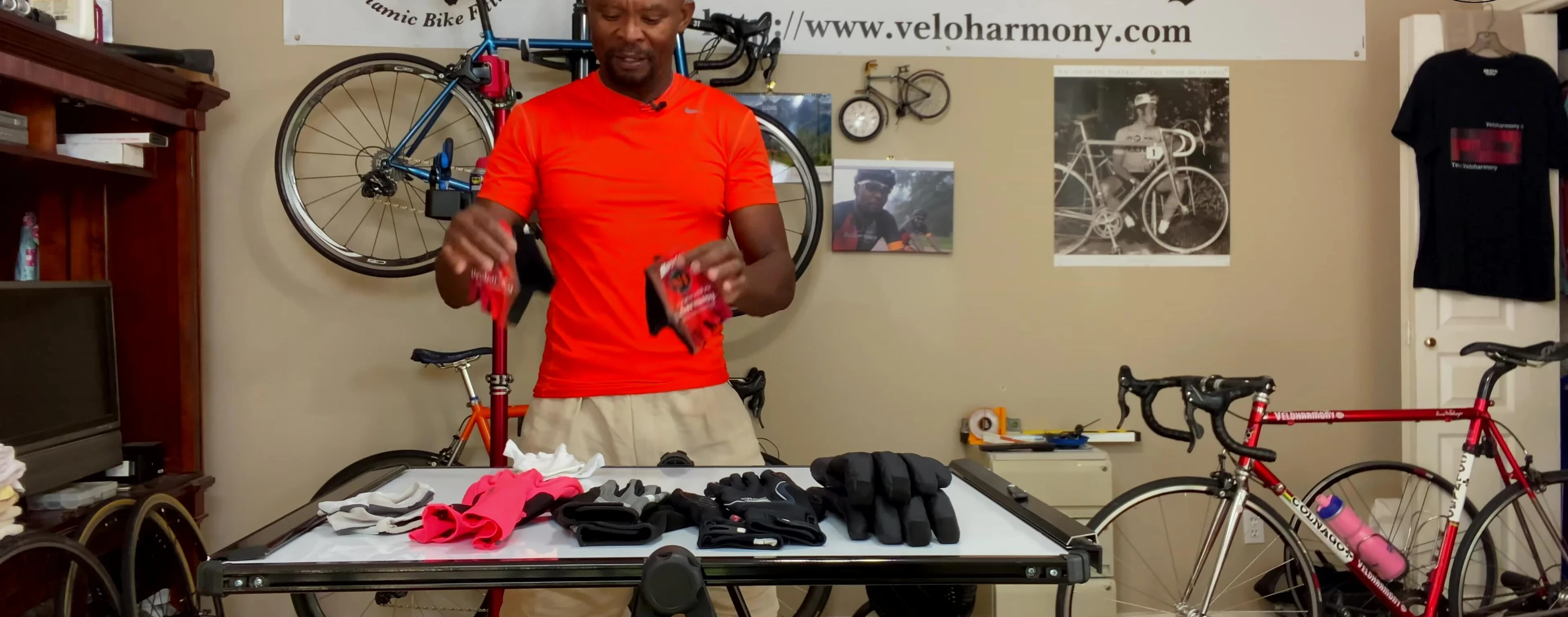 An example of a mid-weight cycling glove
