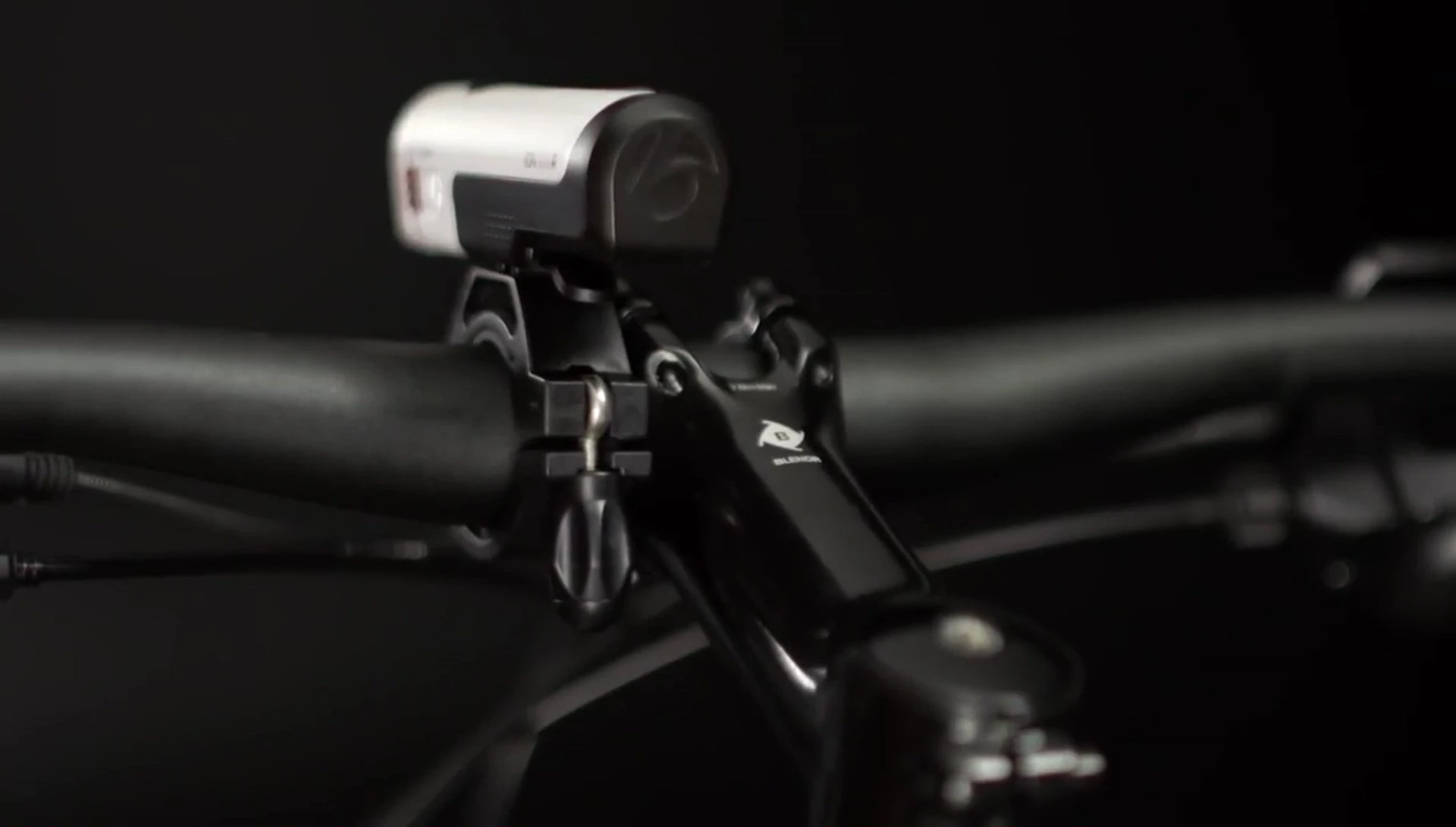 Quick connect bracket for front light.