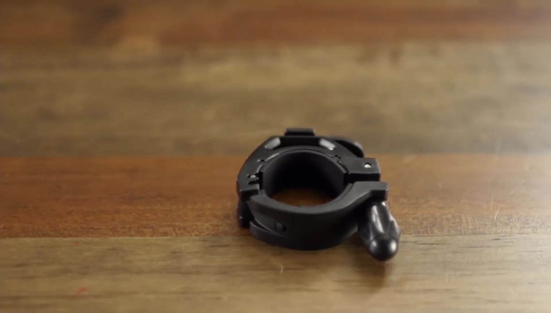 Showing how to adjust the hard mount bracket for different handlebar diameters.