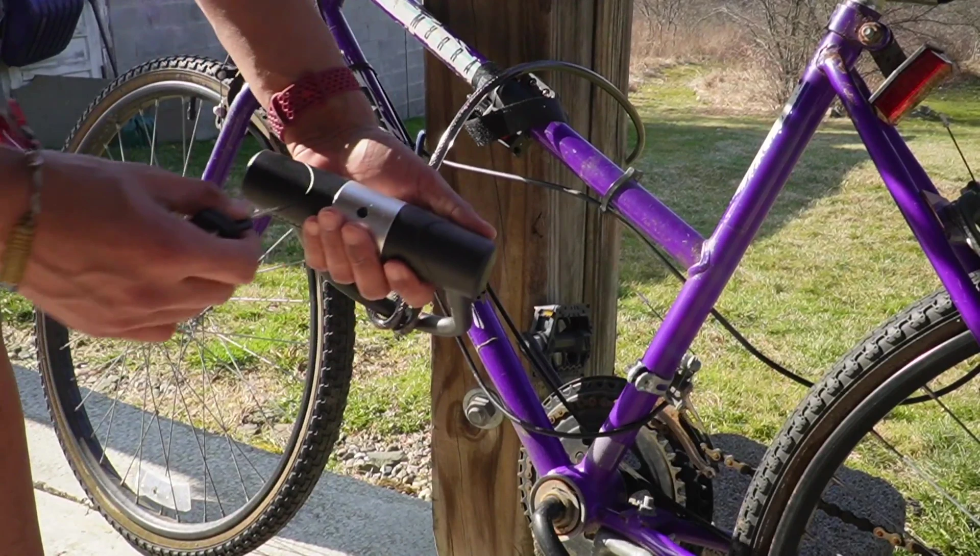 Packing up the Sigtuna U-bike lock