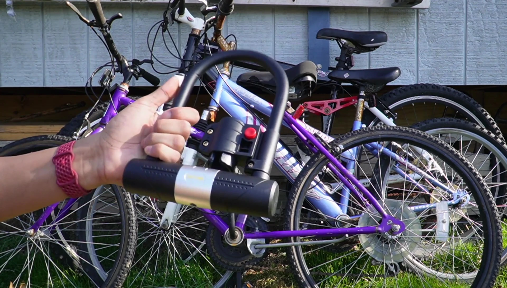 Four different mounting positions for the U-lock