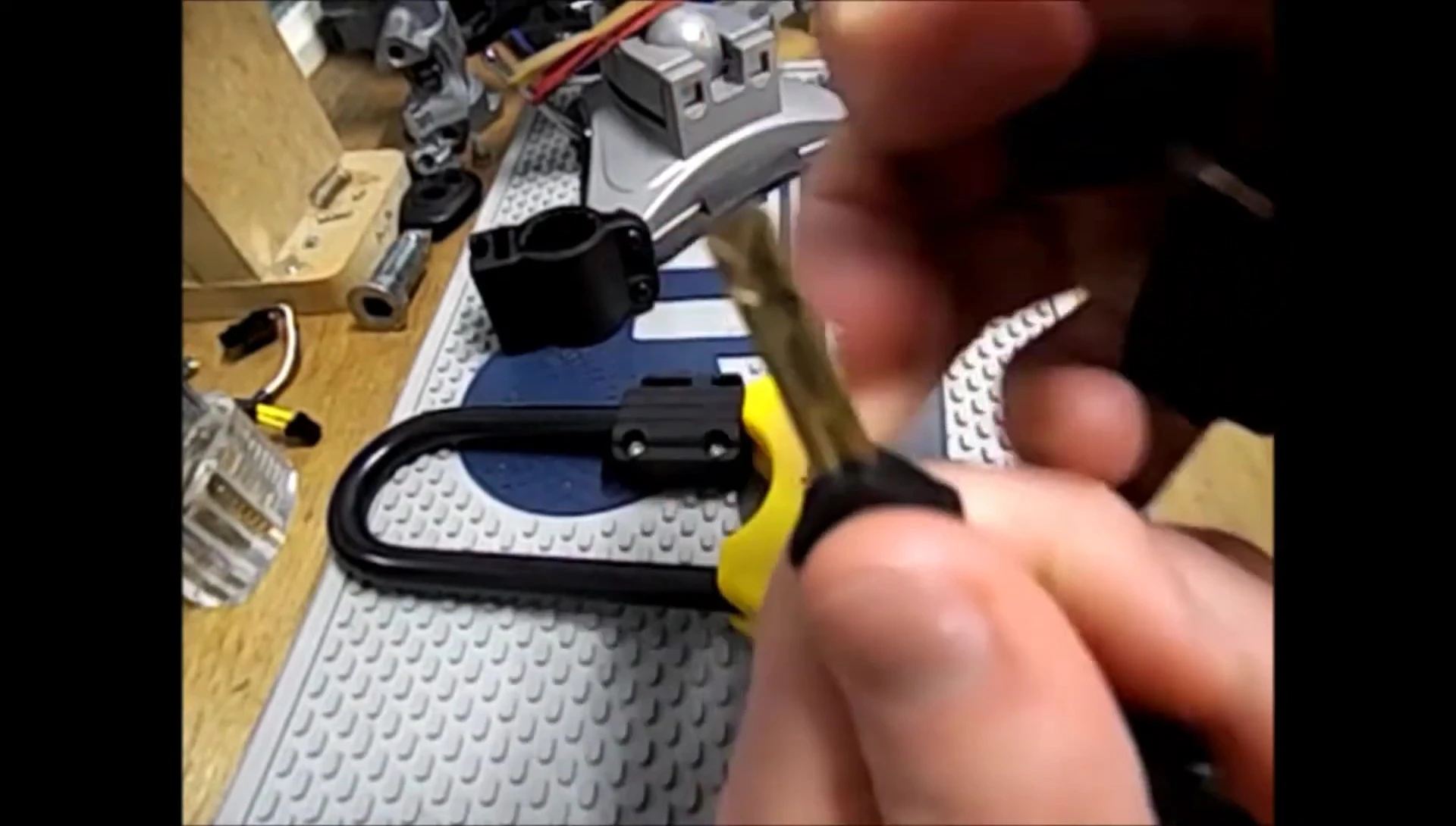 Comparison of keys from the Rolson and OnGuard locks
