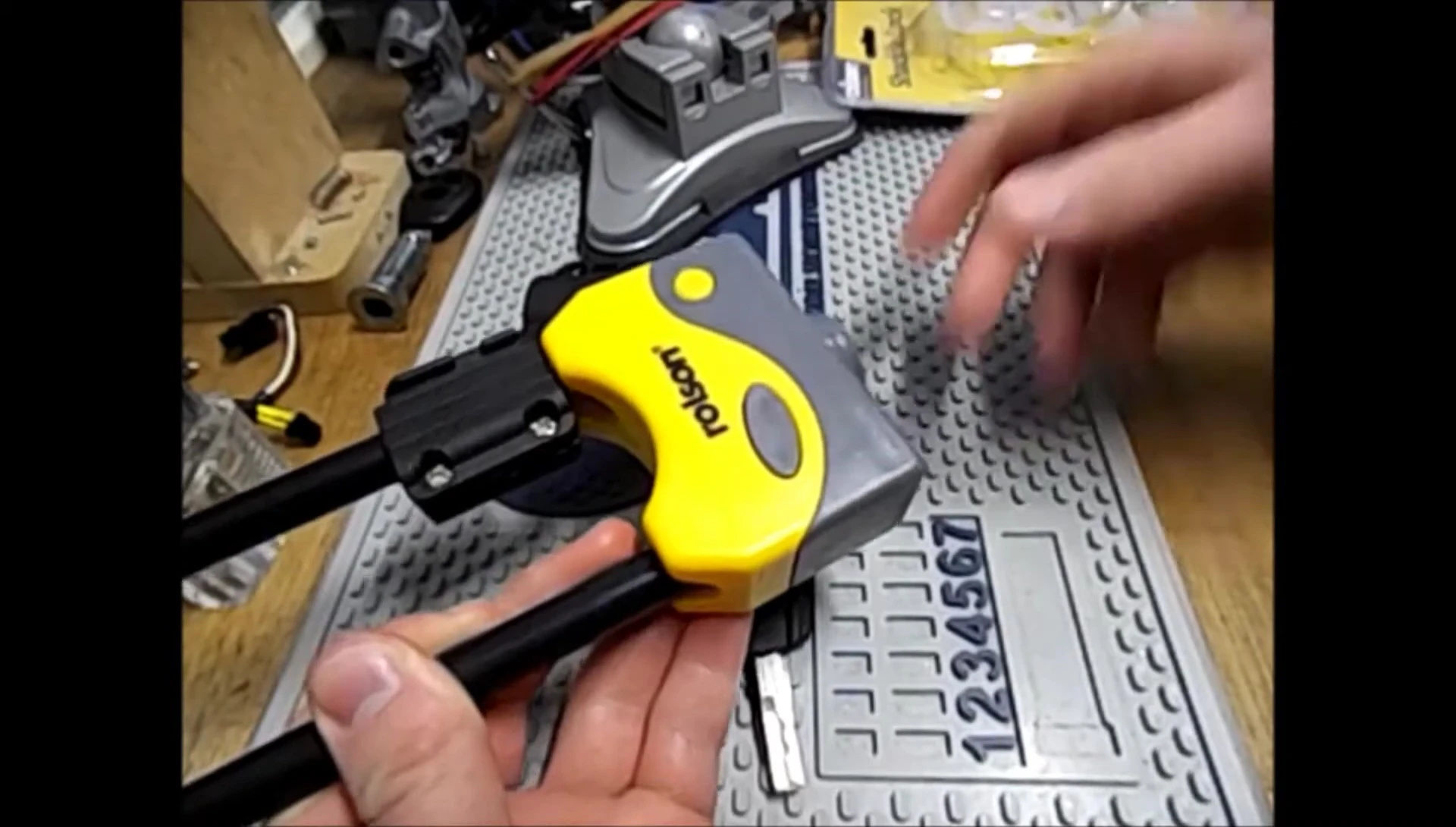 The lock with two keys and mounting bracket