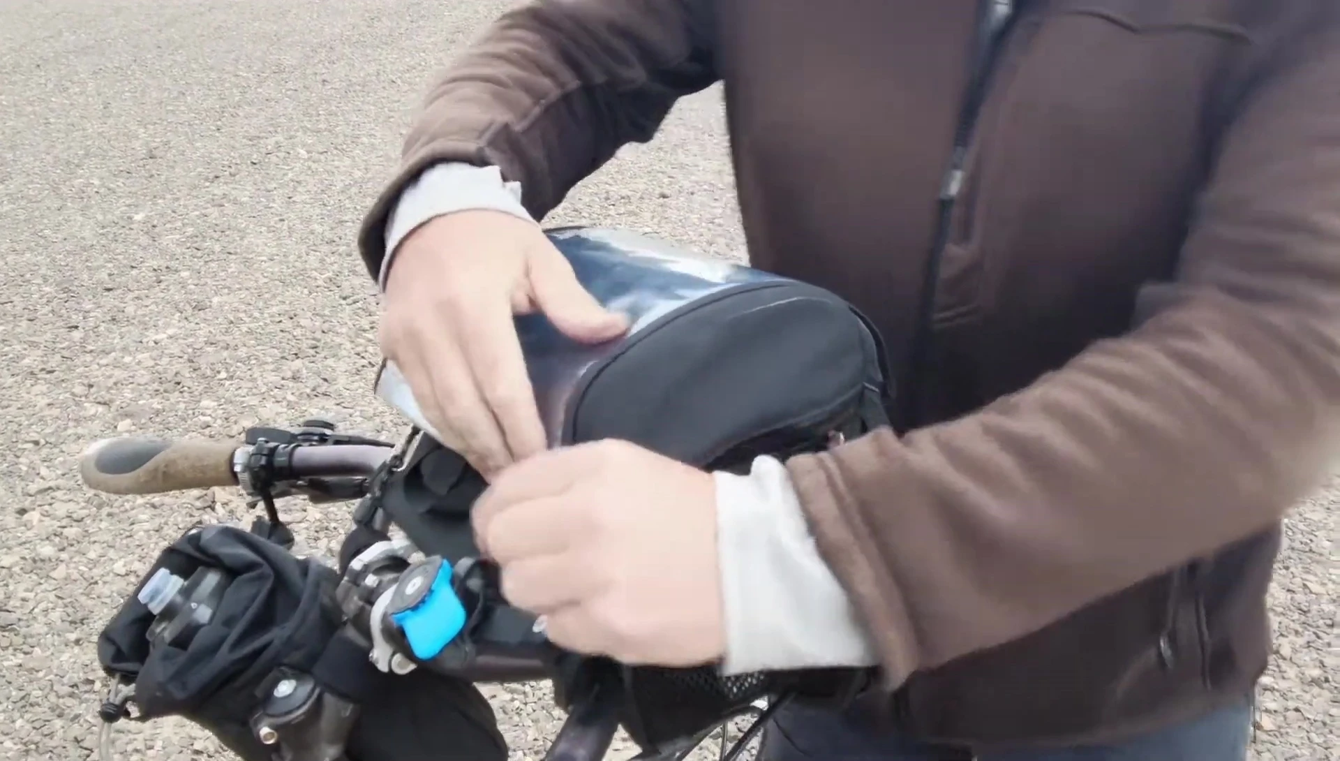 Waterproof zipper on the main lid