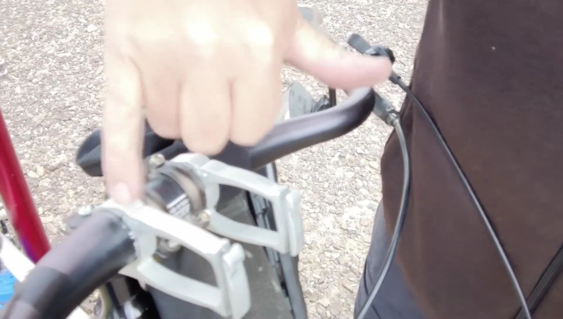 Slip-joint hinge of the mounting system