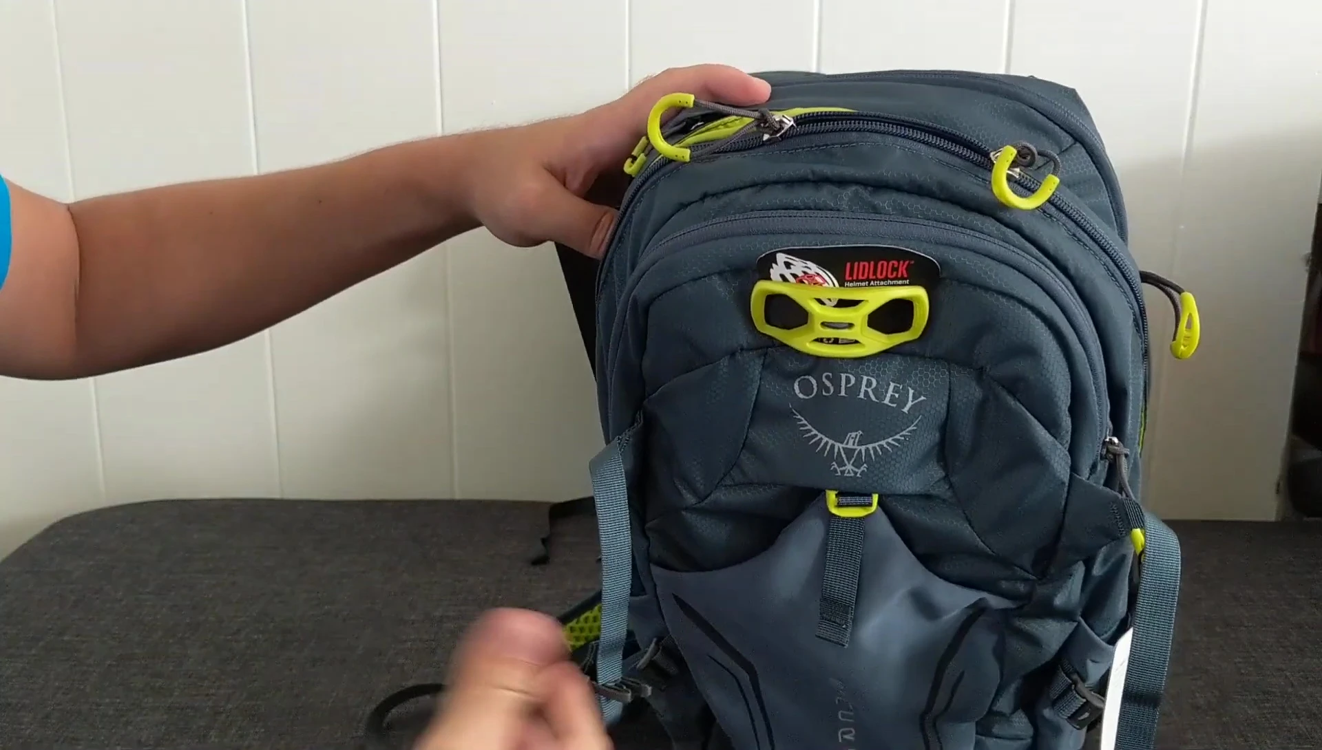 Close up of the zipper on the Syncro 12.