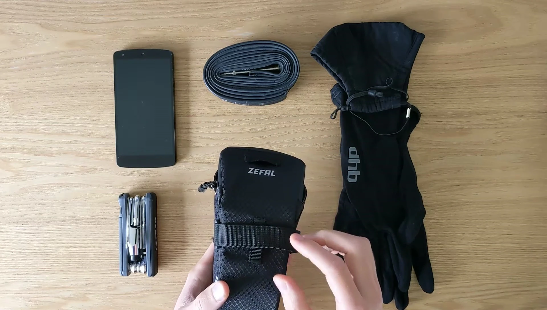 The reviewer shows the noticeable split seams on the saddle bag.
