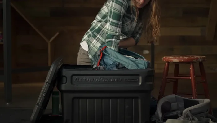 Pay special attention to areas that collect wetness (back-panel, shoulder straps, hip belt). Use a little soap and a sponge to freshen them up.