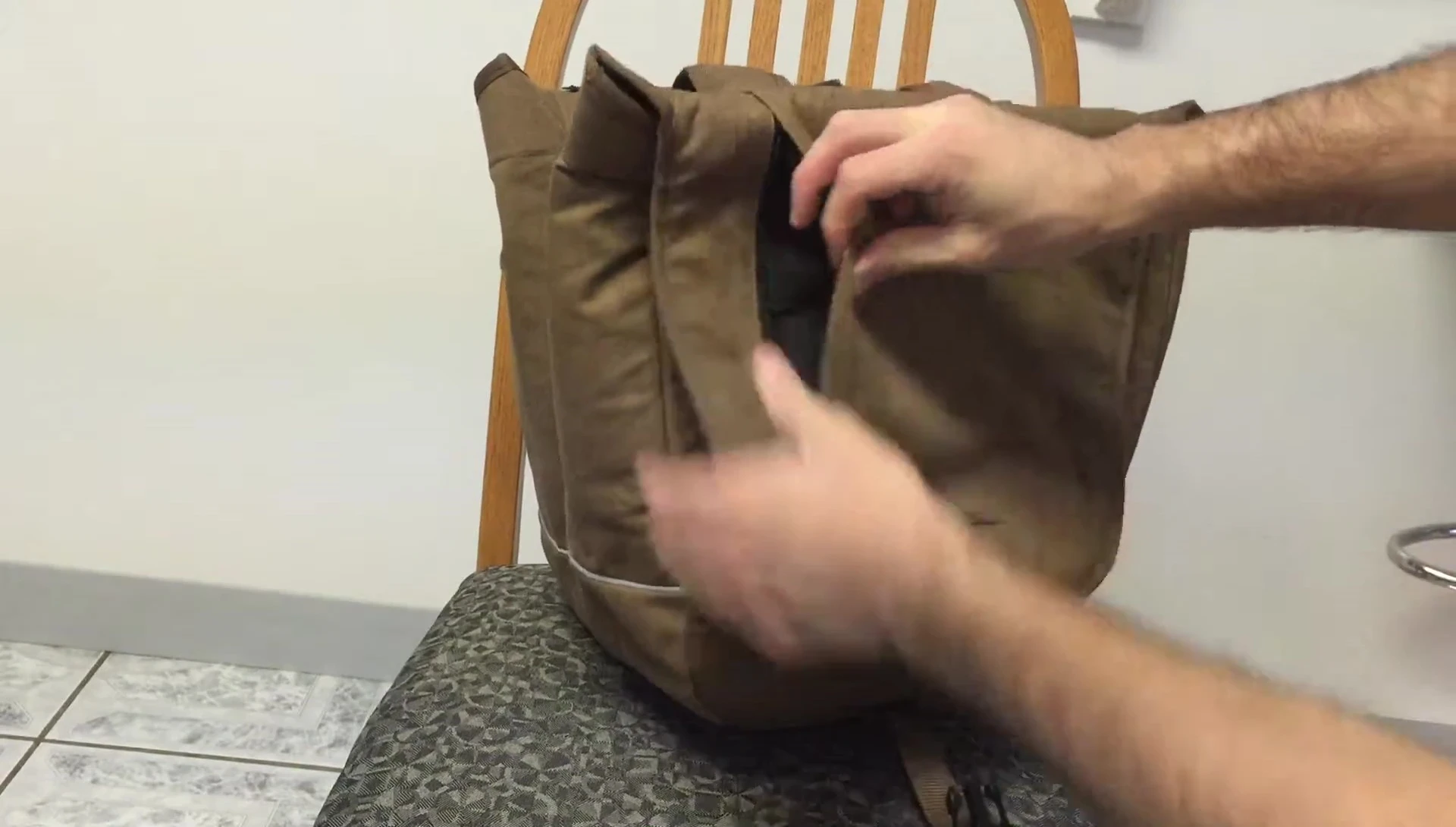 Demonstration of the metal zippers