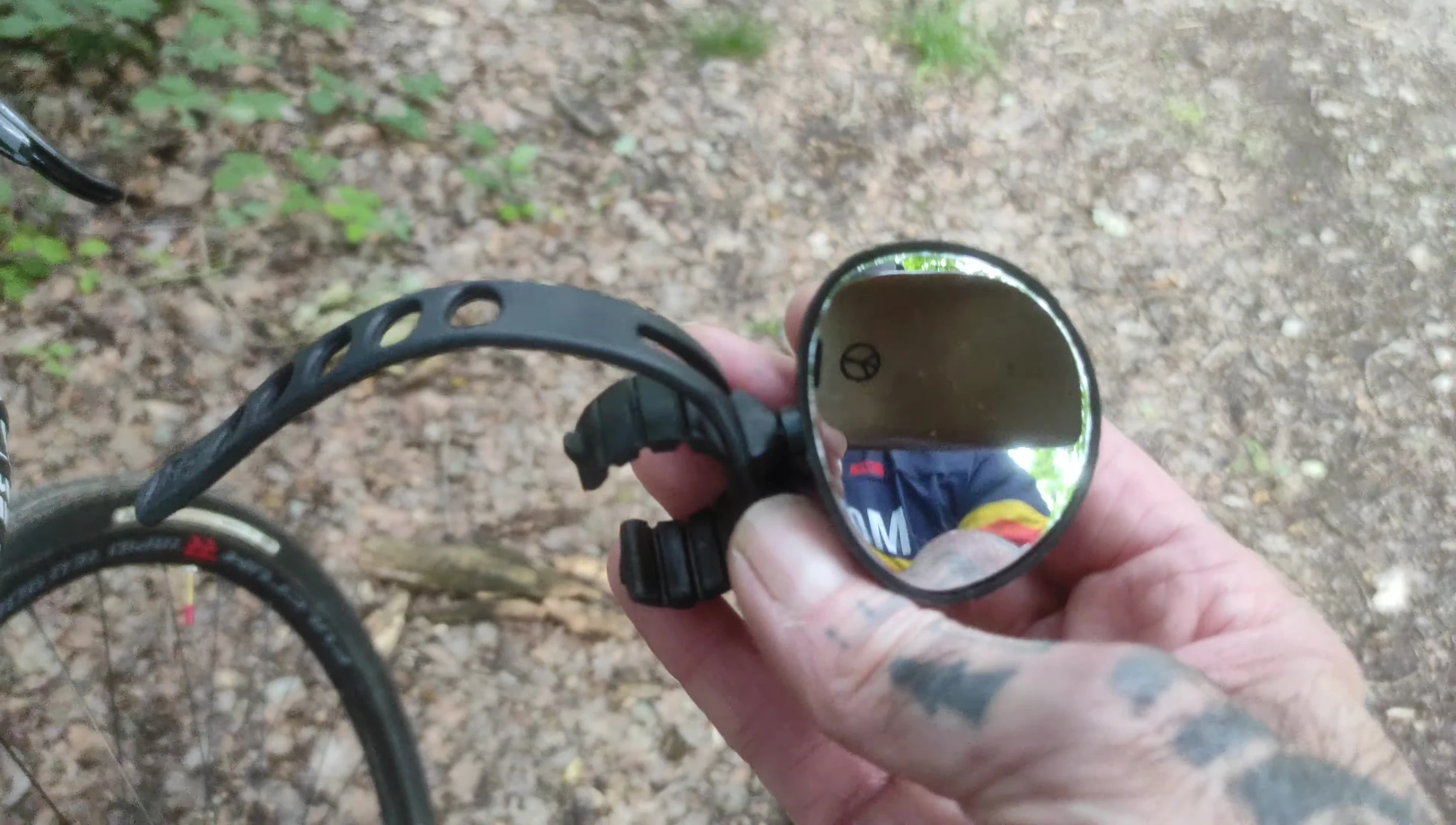 The Zefal mirror being transferred between two bikes.