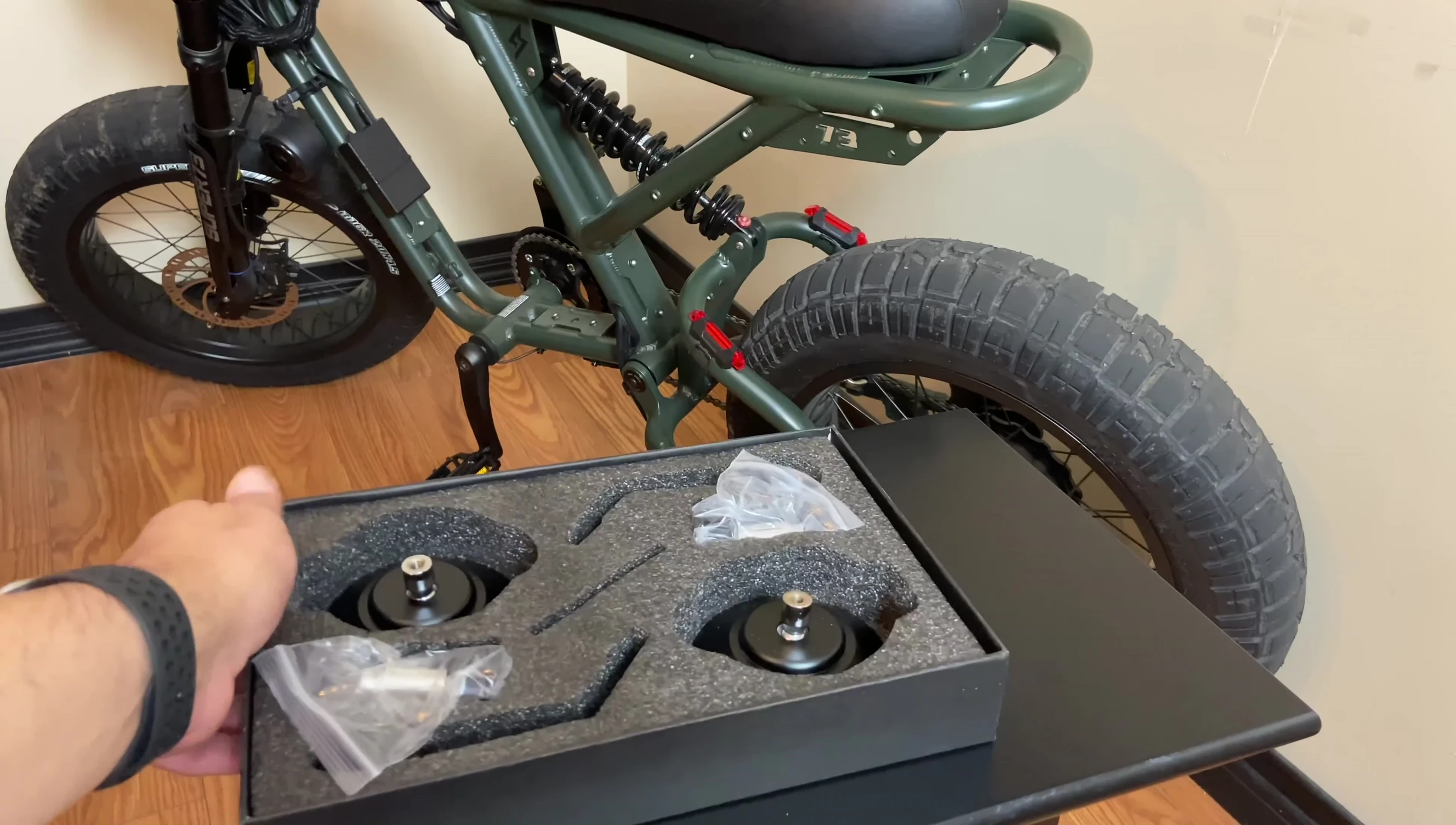 Close-up of the Blur Boundaries mirrors packaging