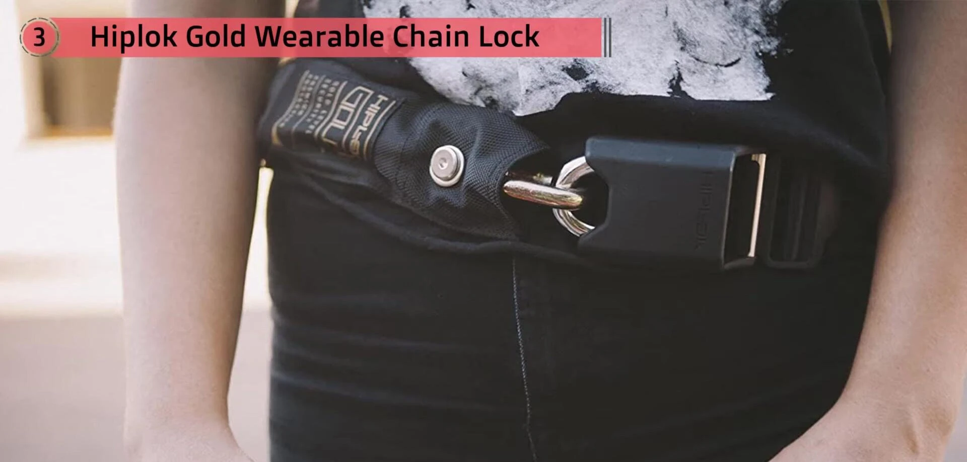 Person wearing the Hiplok Gold Chain Lock