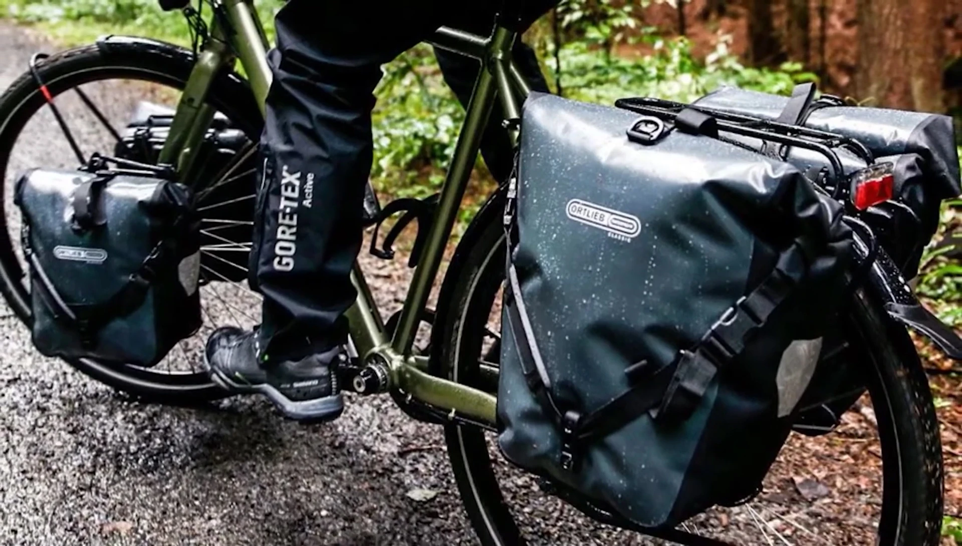 Showcase of the Ortlieb's roll-top closure system