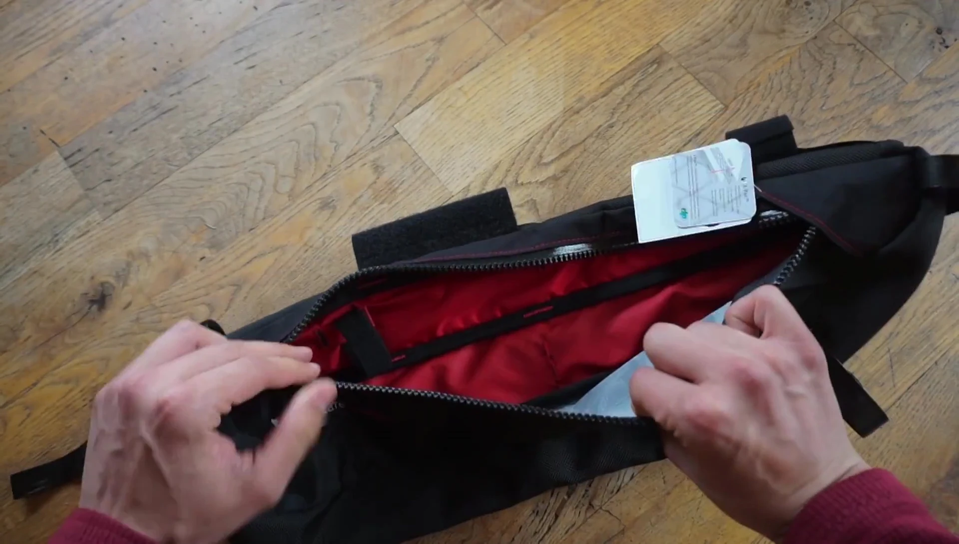 Interior of the new Tangle, showing the one-wrap straps and loops.
