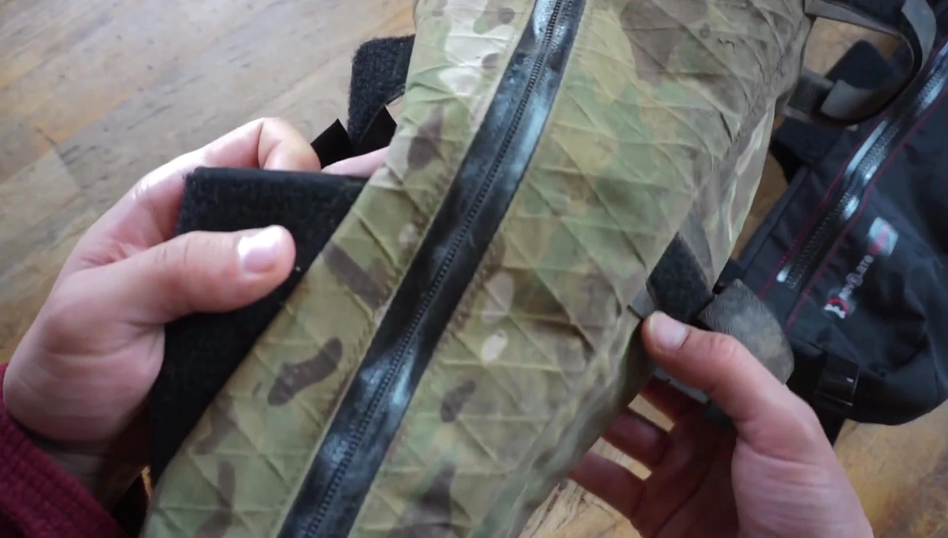 Image showing the stressed zipper on the older Tangle model, highlighting the gap formation.