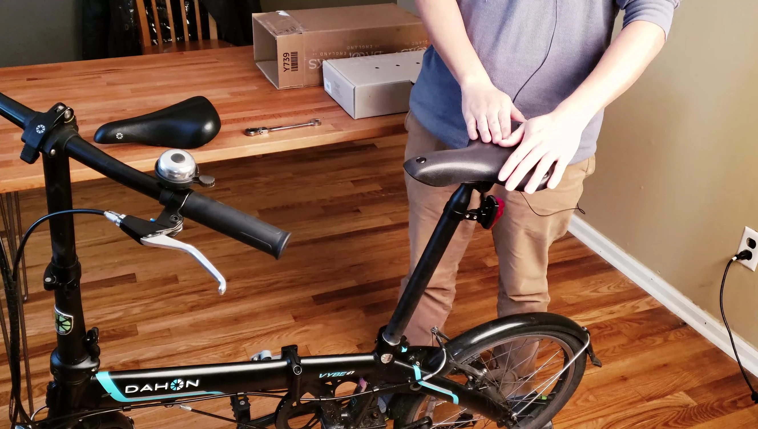 Reviewer expressing disappointment about the saddle's comfort.