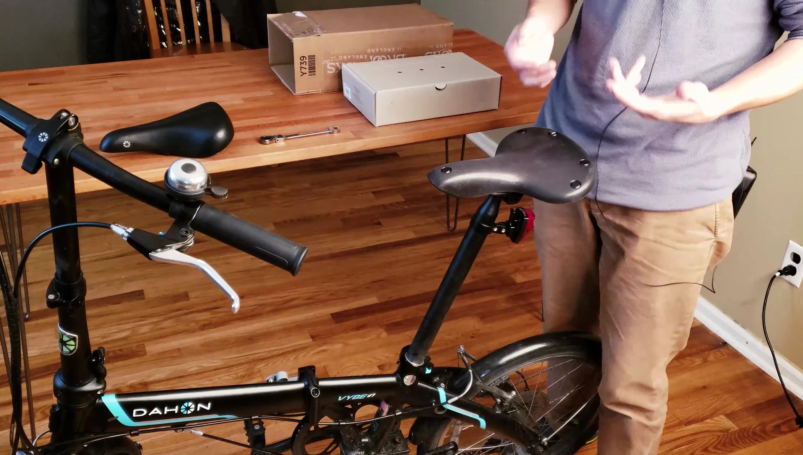 Close-up shot of the plastic mounting point on the saddle.