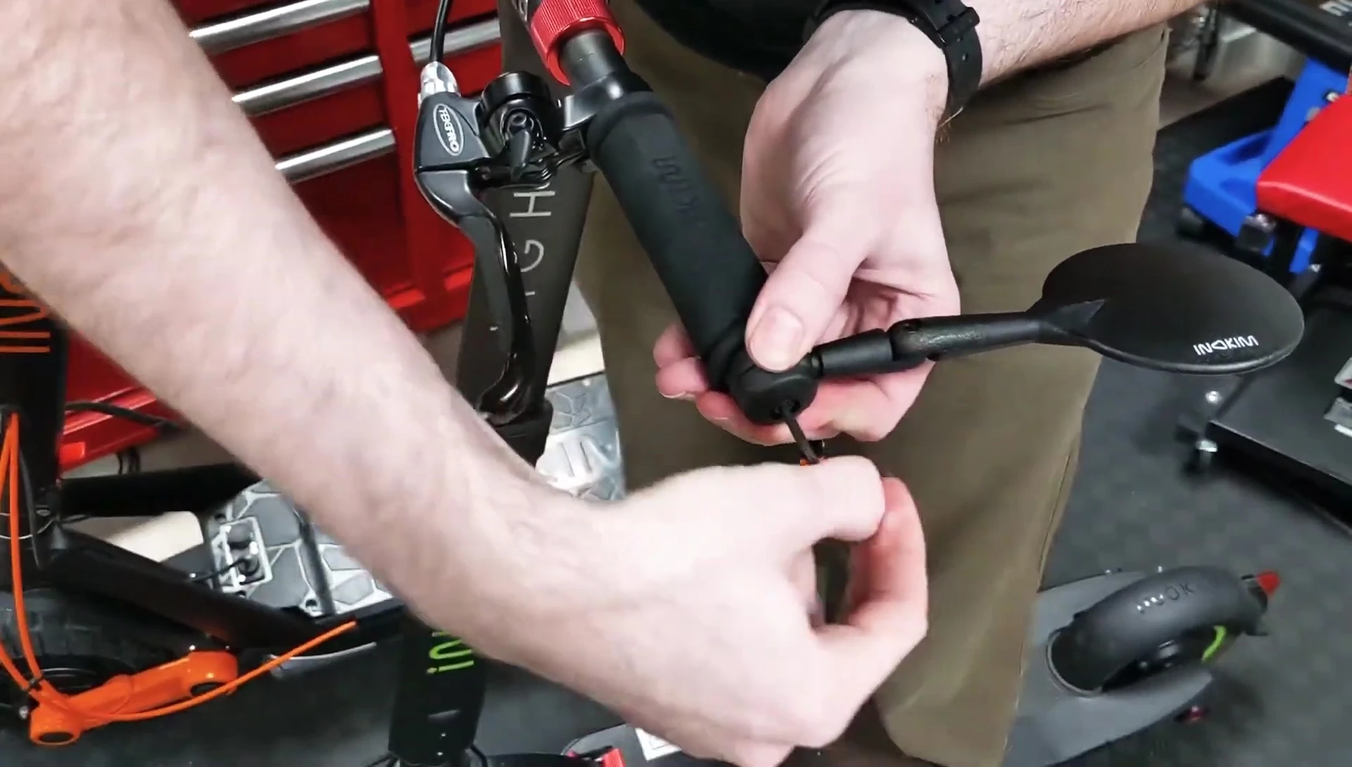 Tightening the mirror with Allen key