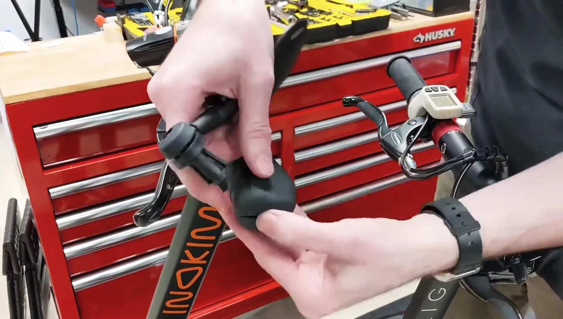 Cutting a slit in the rubber grip