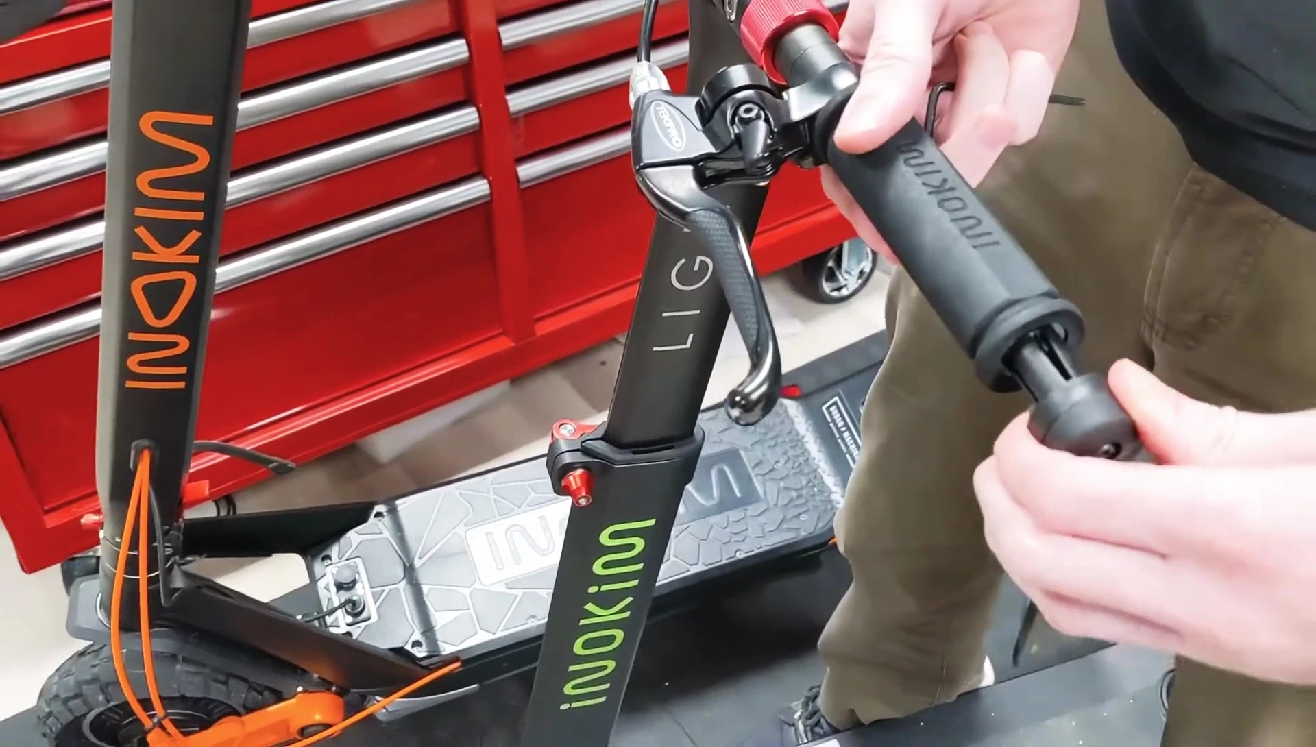 Mirror petals expanding inside handlebar