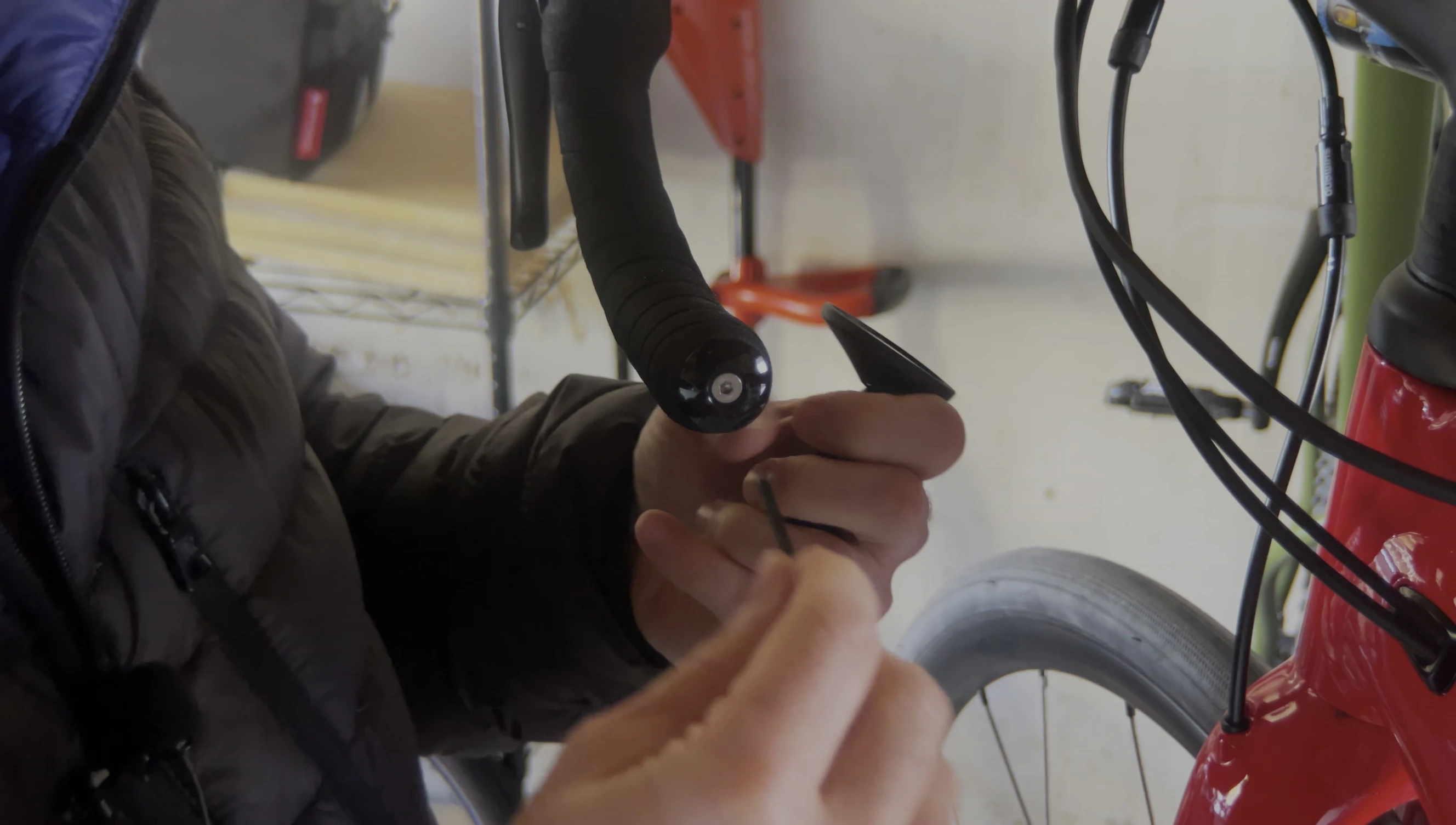 Removing the handlebar end cap