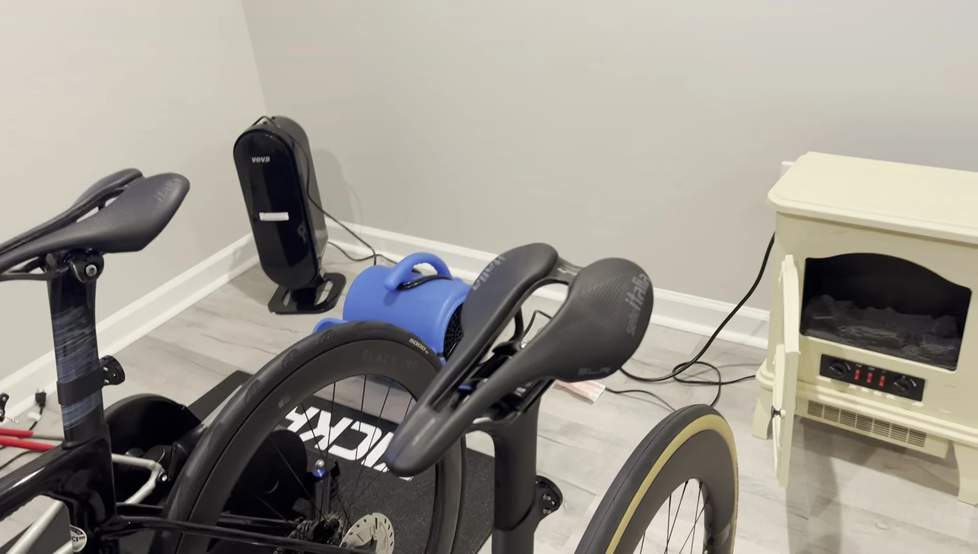 Close-up highlighting the saddle's large cutout.