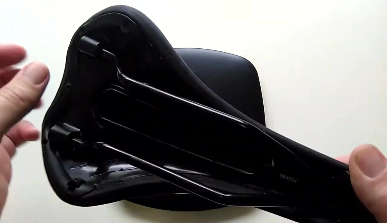 Image of the underside of the saddle showing the cutout.