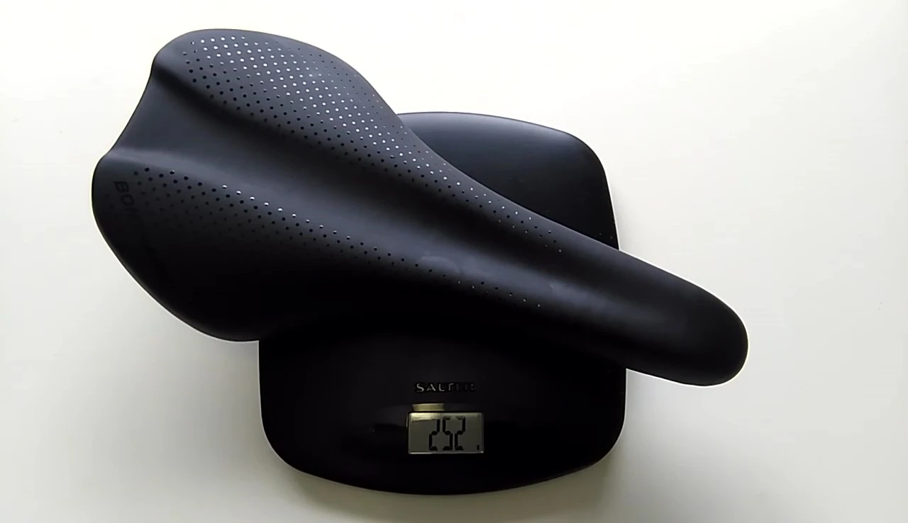 Final shot of the reviewer holding the saddle.