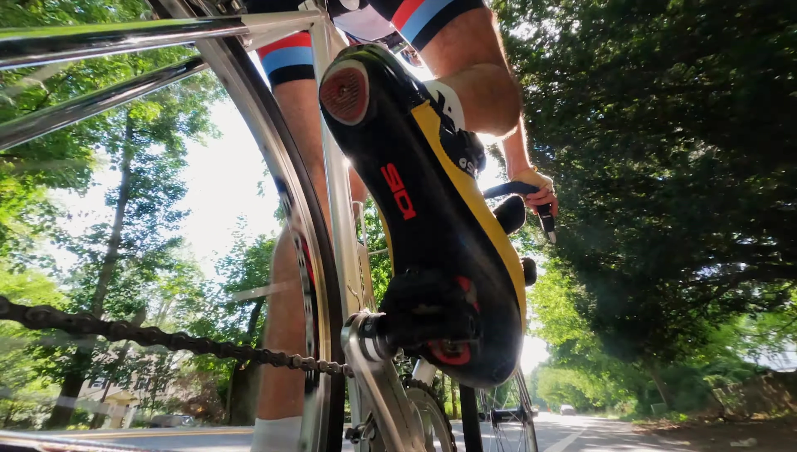 Image highlighting the flat design of the Fabric Scoop Saddle