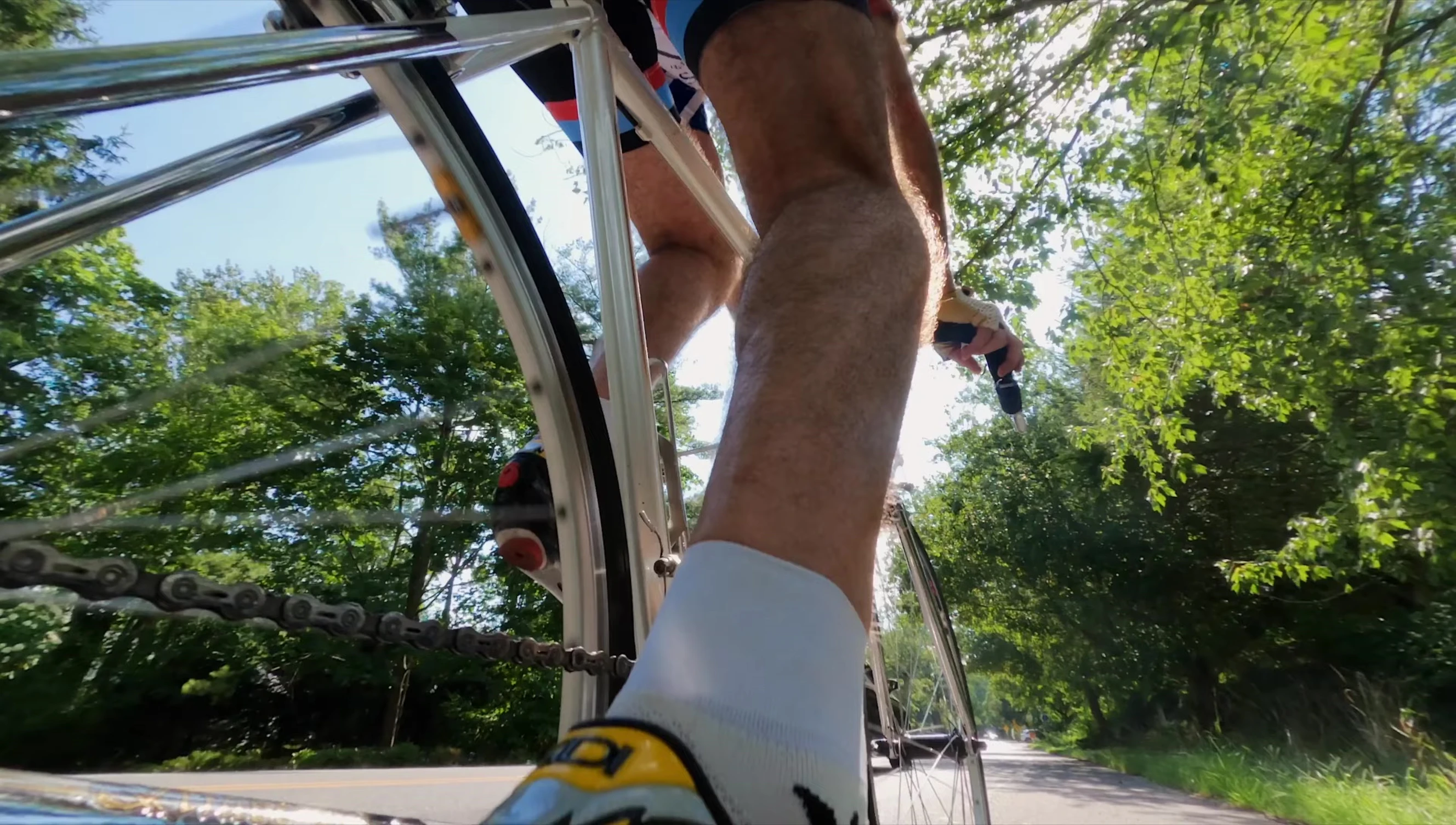 Rider cycling with improved posture