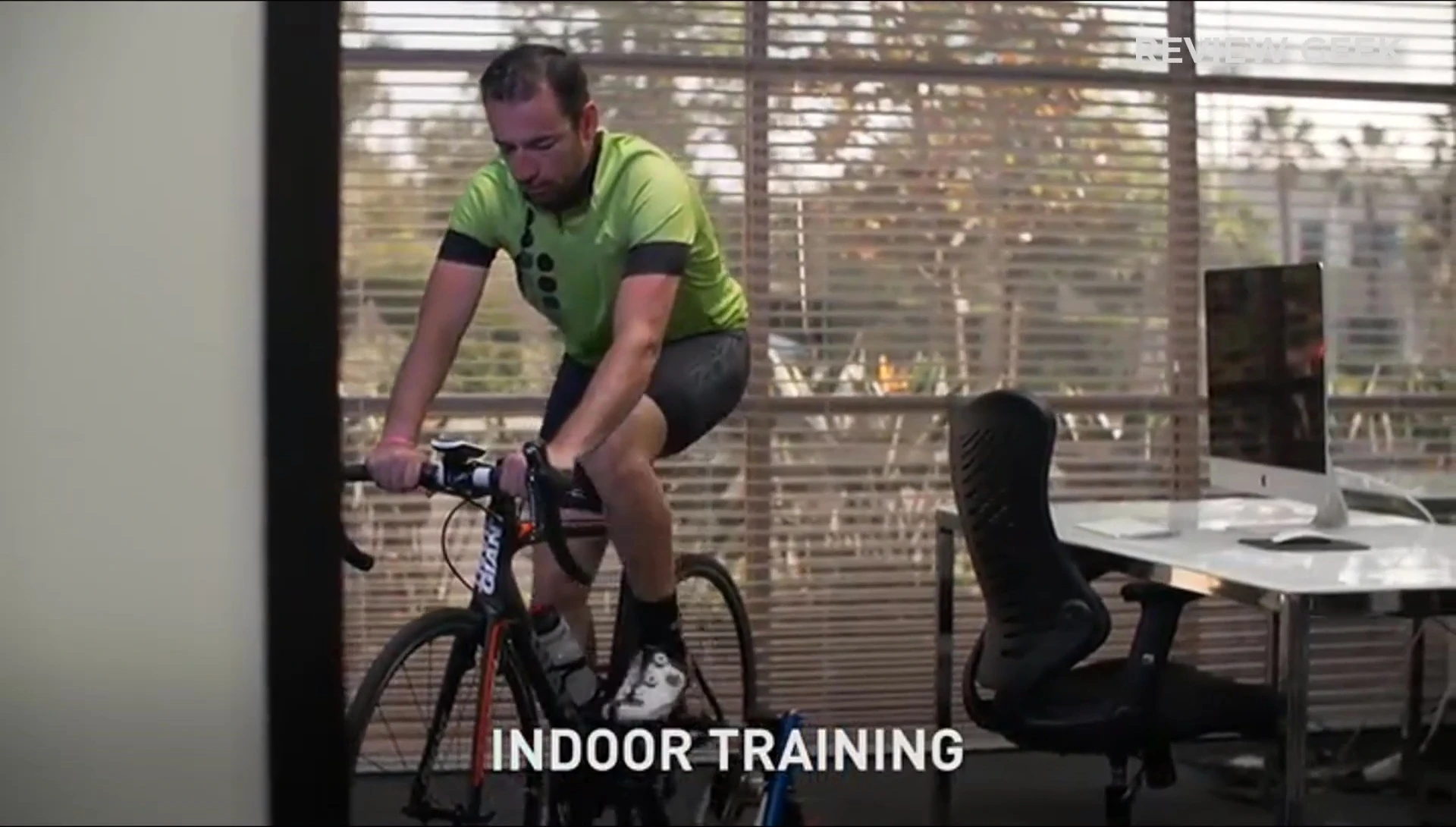 Cyclo computer displaying indoor training data