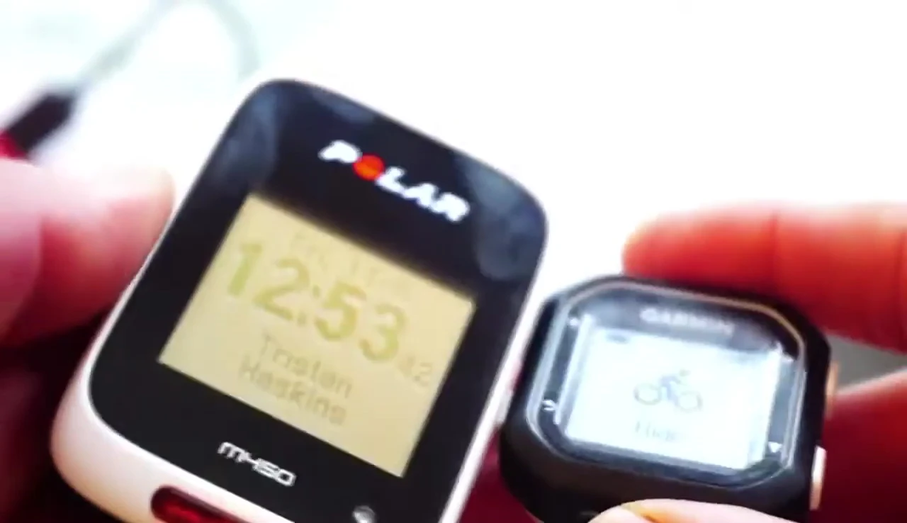 Screen displaying Bluetooth Smart connectivity on the Polar M450.