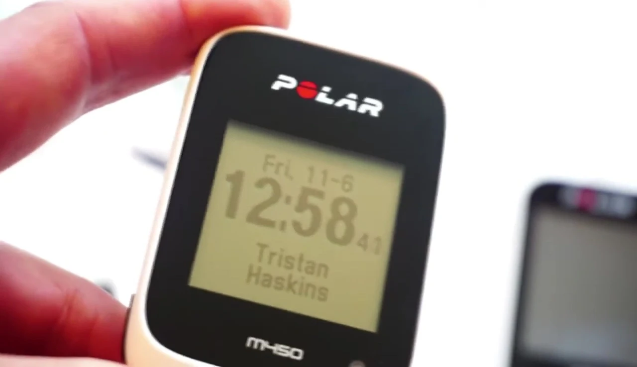 Screenshot showing smart notifications on the Garmin Edge 25.