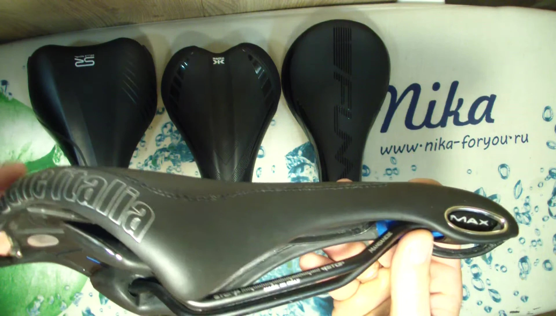 Detail of the Selle Italia Max Flite saddle's shock absorption system