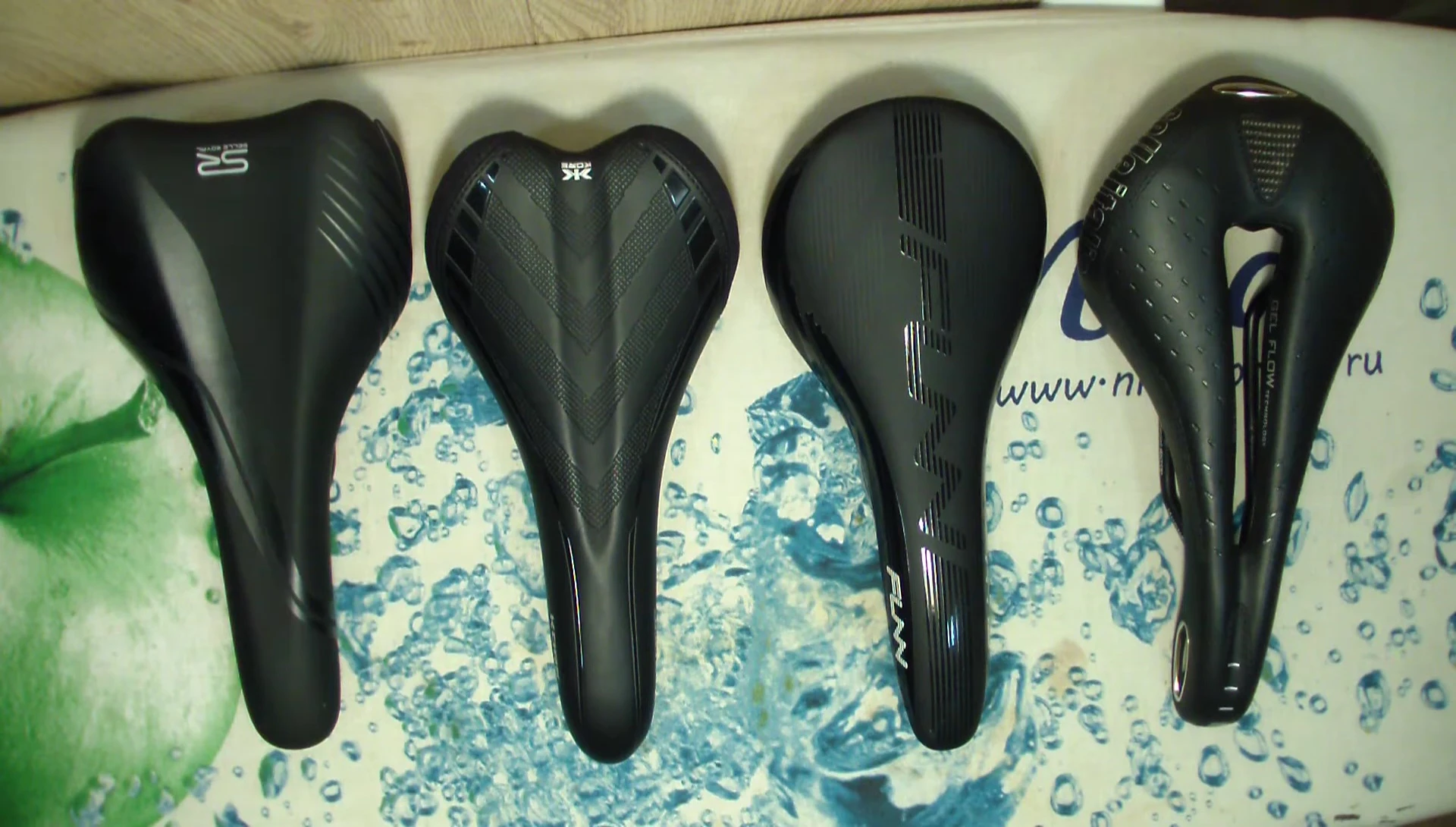 Different saddle types shown: walking, moderate, and sports