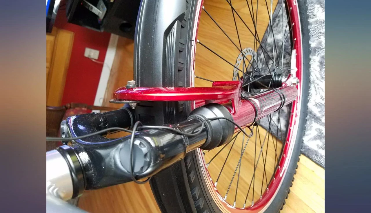 Fenders on a different bike type, perhaps a beach cruiser.
