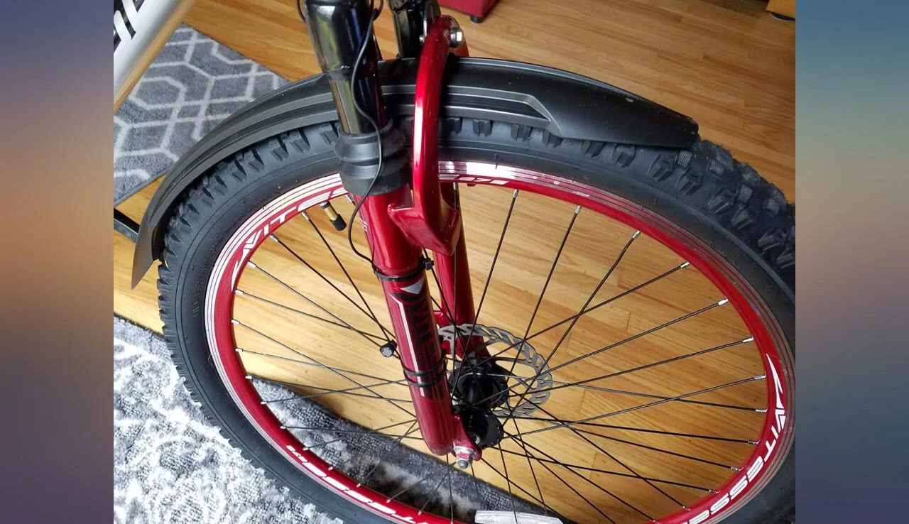 Overall shot of the bike with the fenders installed.