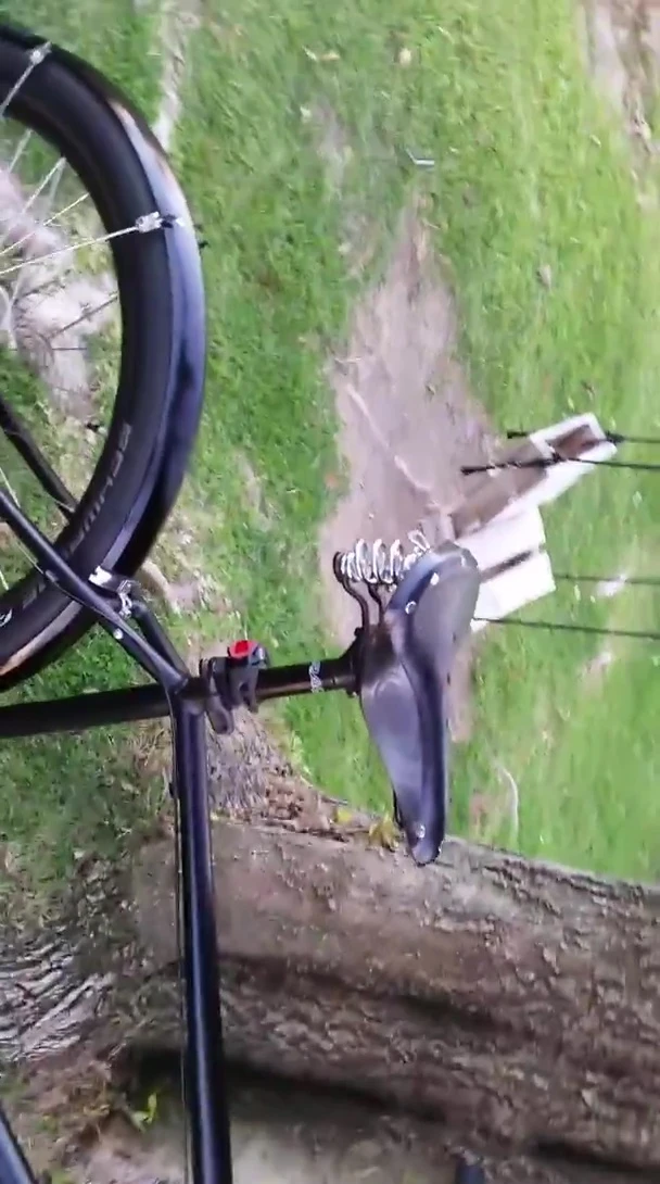 The problematic SR Suntour NCX seatpost.