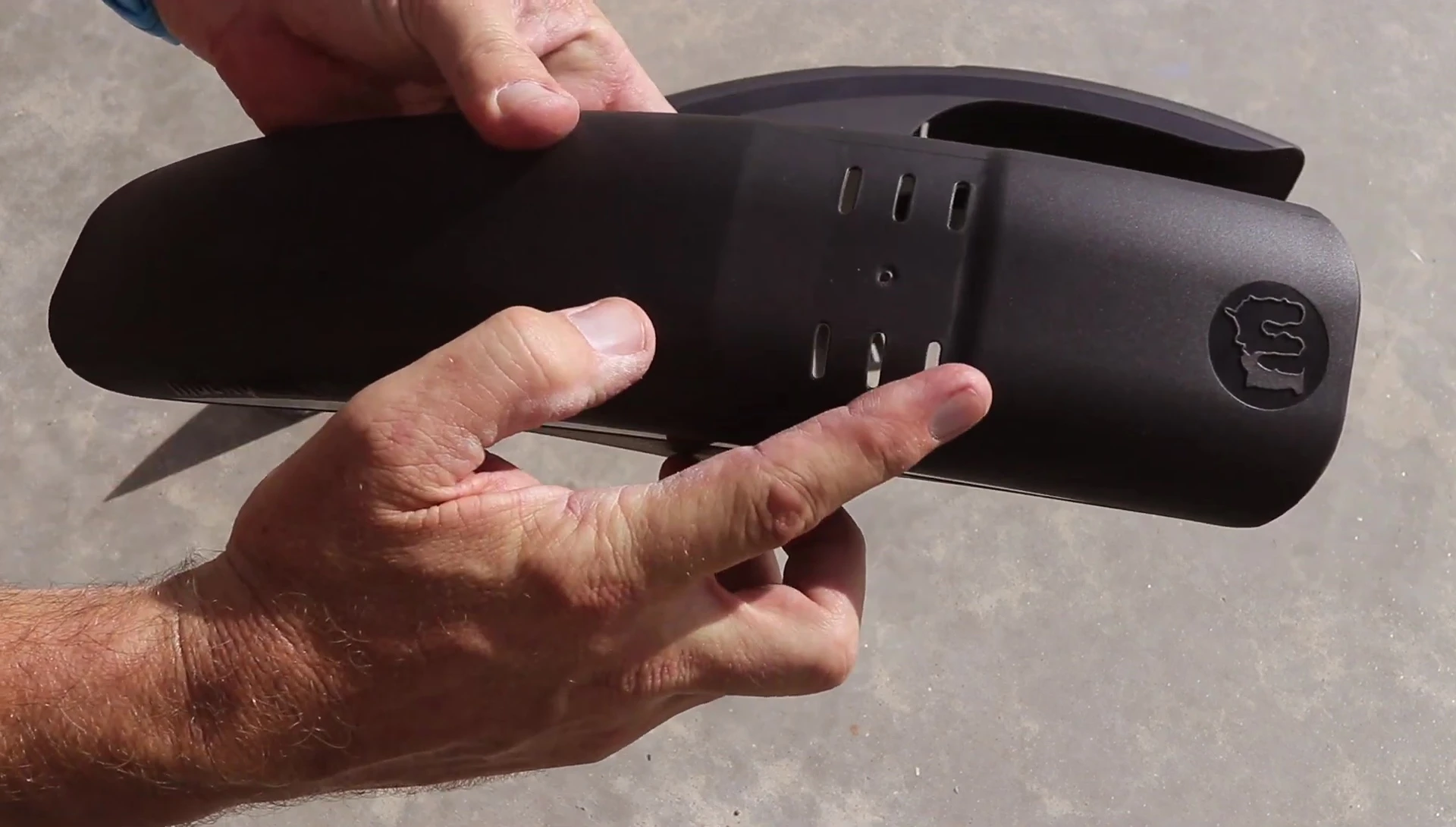Demonstration of the Velcro straps.