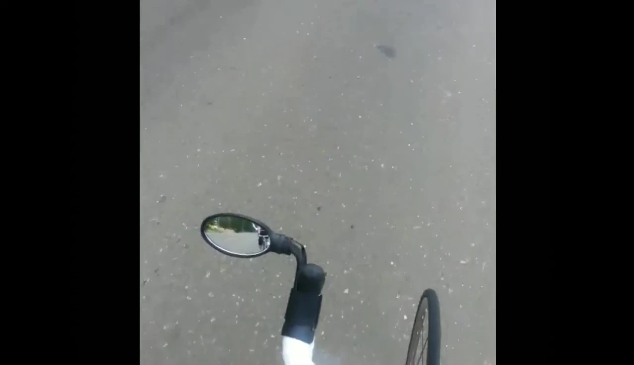 Rider's perspective showing the mirror's view.