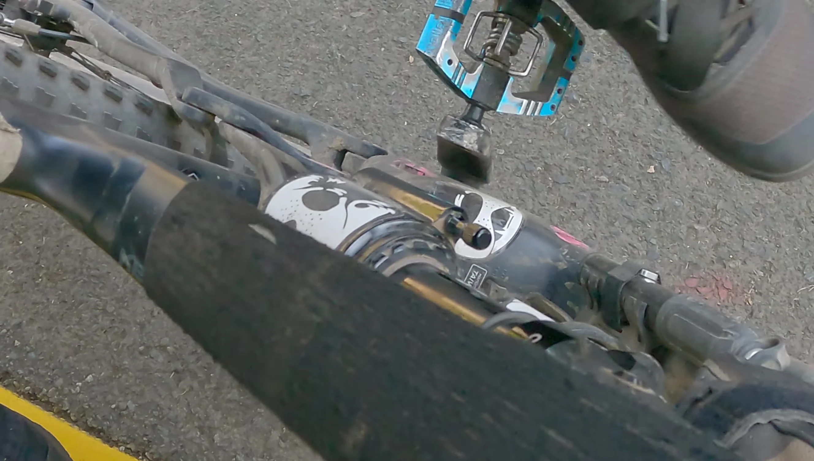 The narrator comparing the stiffness of the two pedals.