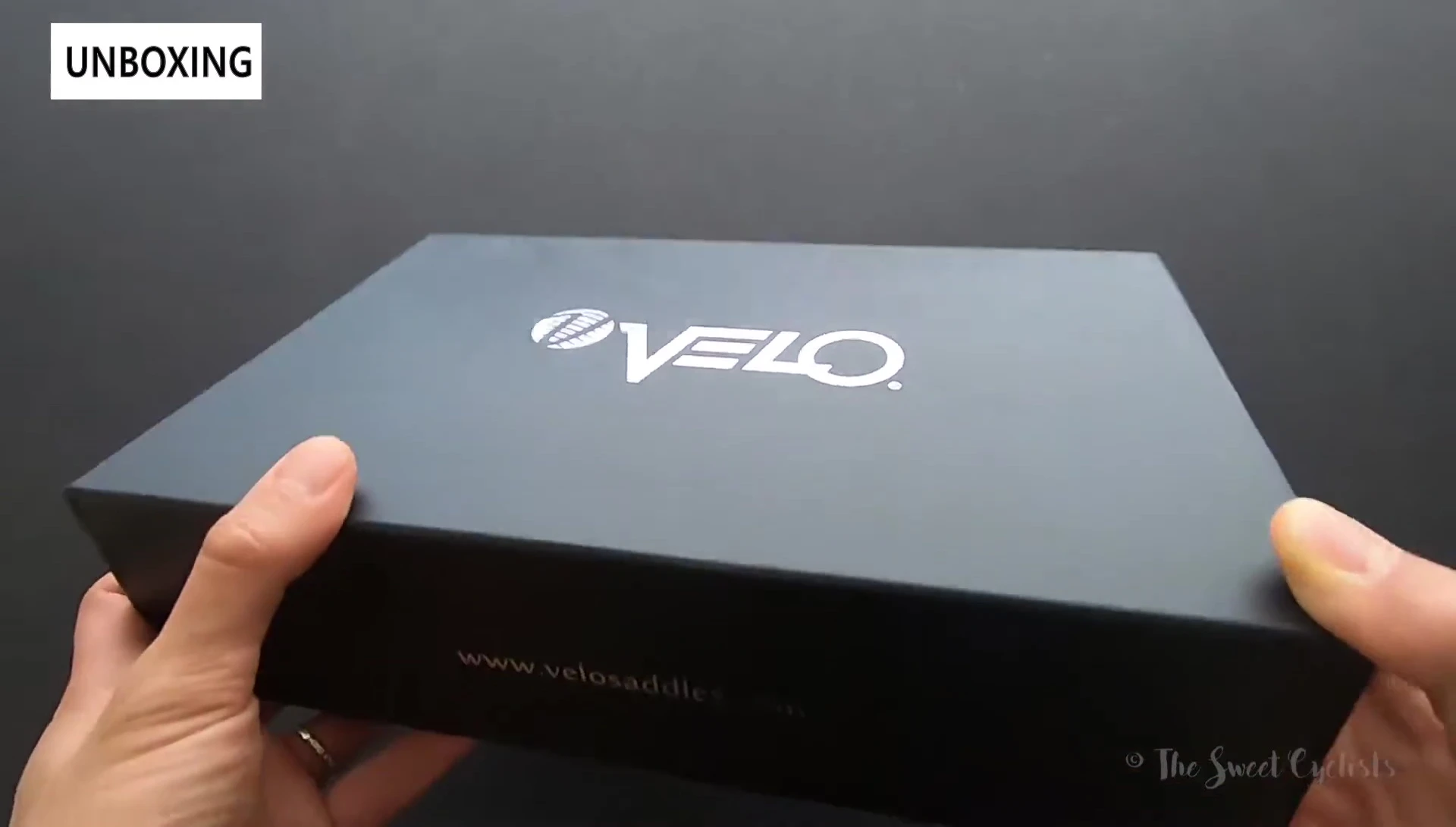 The Velo Senso Ray saddle in its cardboard packaging.