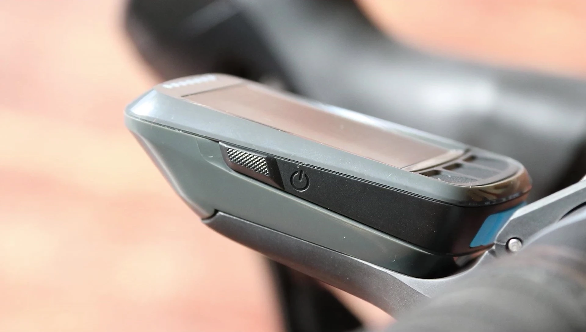 ELEMNT Bolt displaying data during a ride