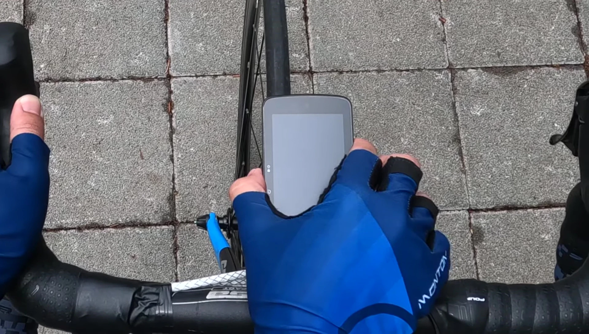 Rider S800 mounted on a bicycle.