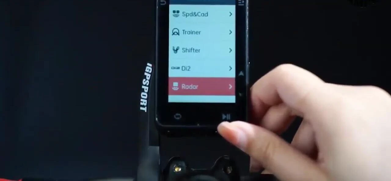 Close-up of the iGS630's color screen