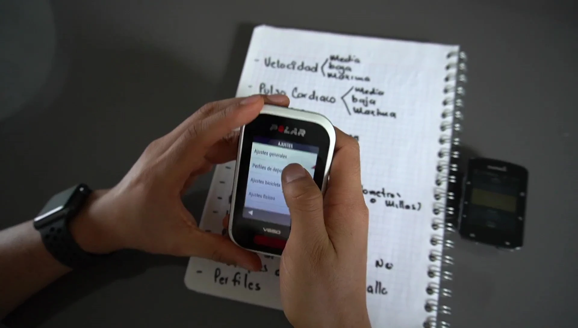 Demonstration of the Garmin Edge 520 Plus touchscreen navigation.