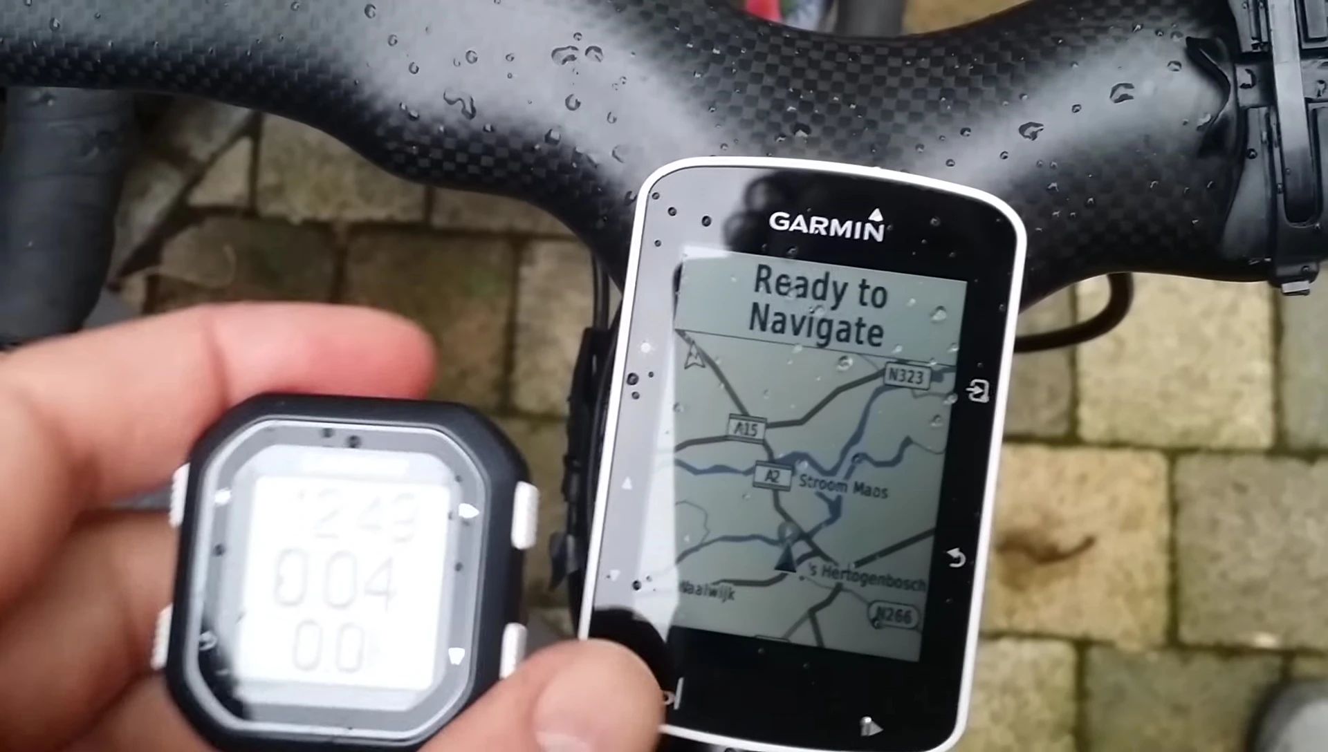 Side-by-side comparison of Garmin Edge 520 and Edge 25, highlighting the significant size difference.